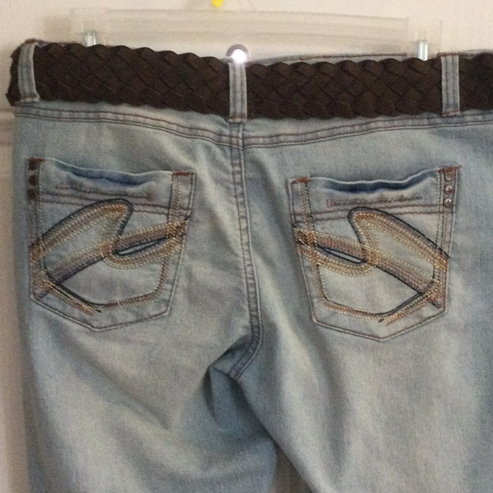 Red Rivet Jean Wide-Cuff Capris - Picture 4 of 6